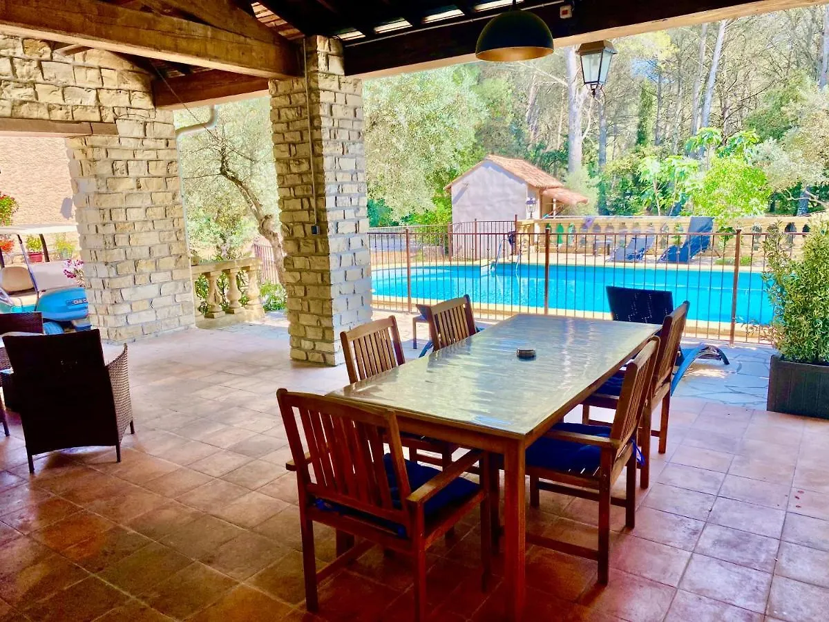 Le Domaine d'Alèzen - Chambres et Maisons de charme Grans Hébergement de vacances