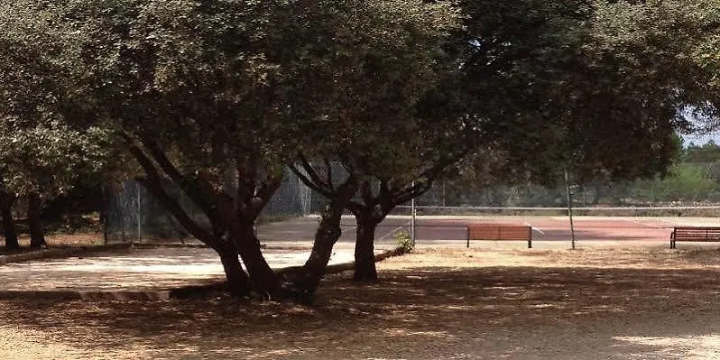 Le Domaine d'Alèzen - Chambres et Maisons de charme Grans 0*,