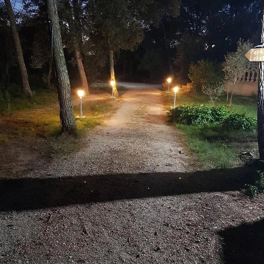 Le Domaine D'Alezen Villa Grans 0*,