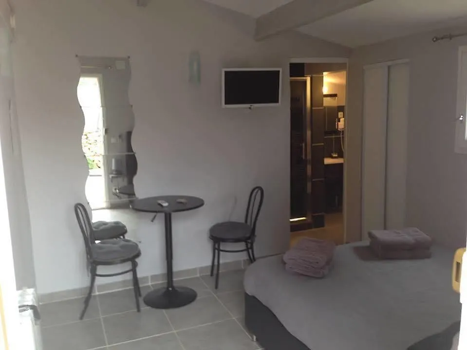 Le Domaine D'Alezen Villa Grans 0*,  France